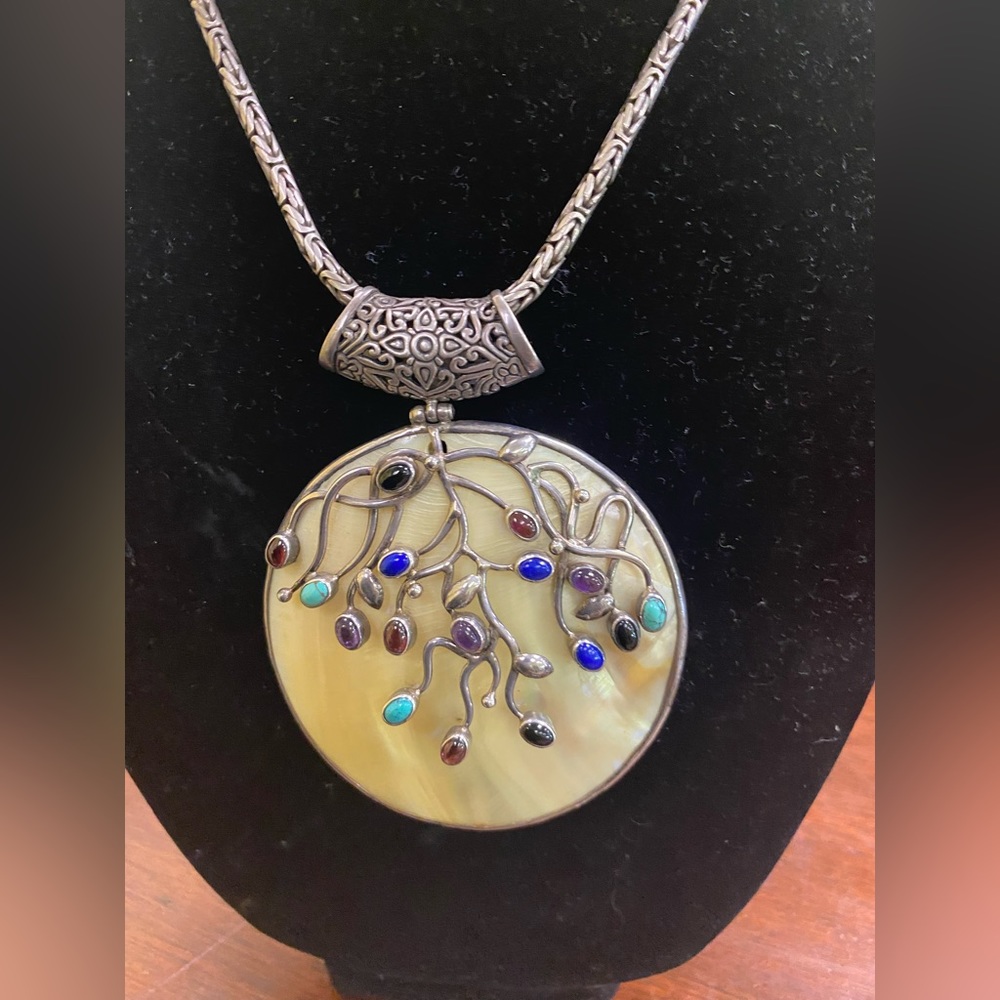 Vintage Sterling silver Seashell & Gemstone Pendant Necklace